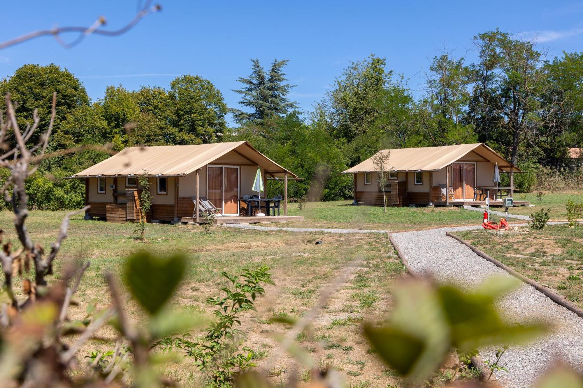 Camping Sites Et Paysages Les Pres Hauts سيسترون المظهر الخارجي الصورة